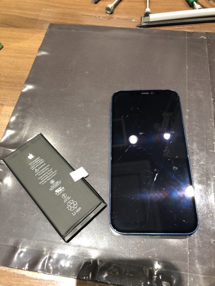 Apple iPhone 12 レッド(au)　スマートクールにて電池交換済 IMG_3710.jpeg