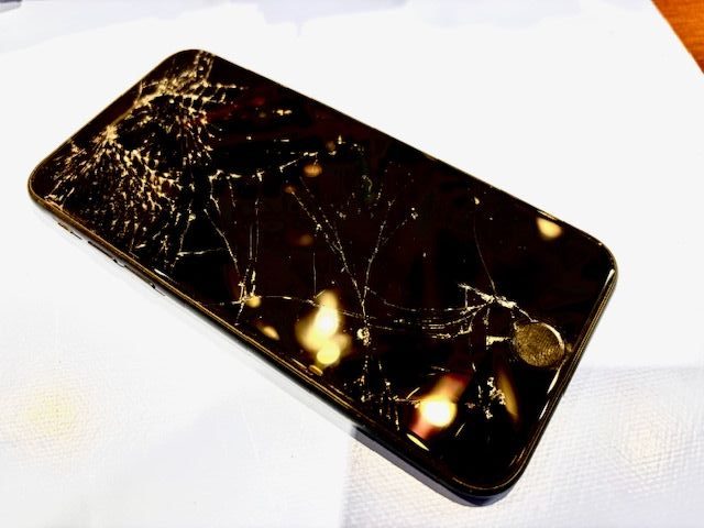 即日修理】iPhoneSE3画面交換（西宮市からお越しのお客様） | iPhone